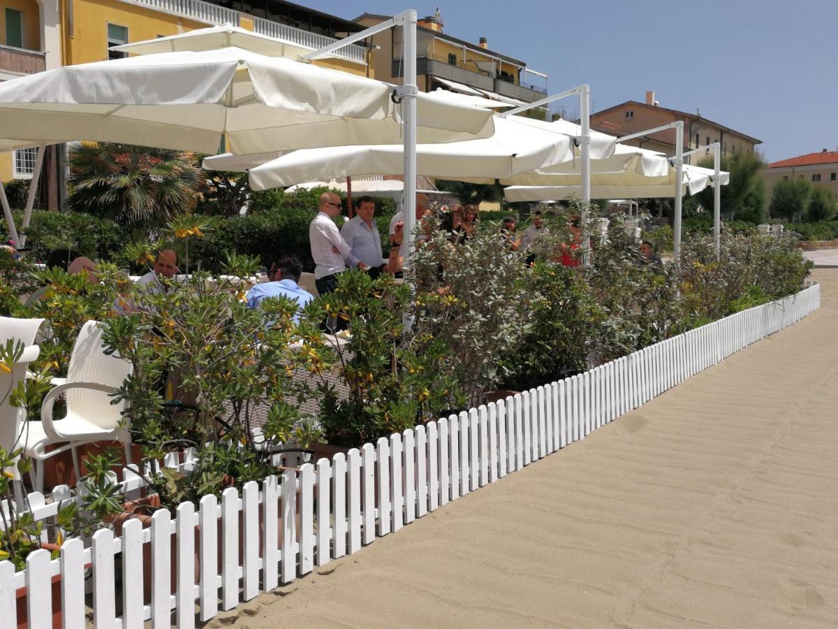 Aqua Boutique Hotel Castiglione della Pescaia Bagian luar foto
